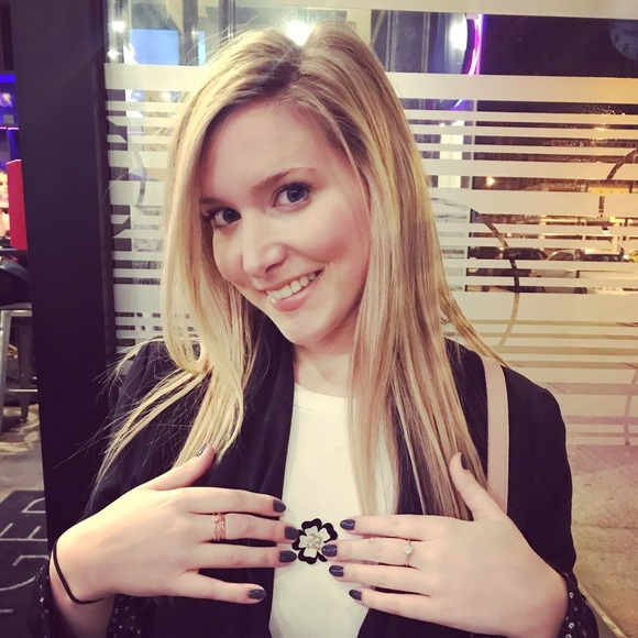 Meet your Posher, Christina - Picture 2 of 3